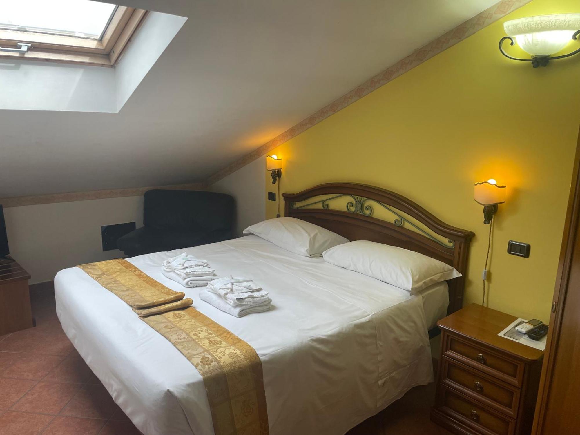 Euro House Inn Airport Fiumicino Dış mekan fotoğraf
